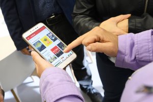 Demostración del uso de la aplicación \'Indaloteka\'