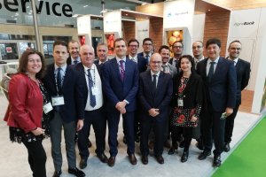 Representantes de Caixabank en el stand de Fruit Attraction.