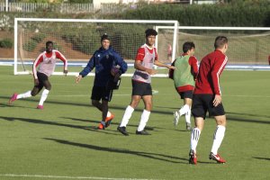 Pedro Emanuel dirigiendo el entrenamiento de este jueves.