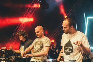 Noisia, El legendario trío holandés de Drum & Bass, que hace un mes desveló su disolución en 2020.