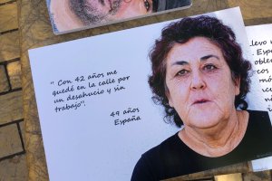 Carteles con algunas historias.