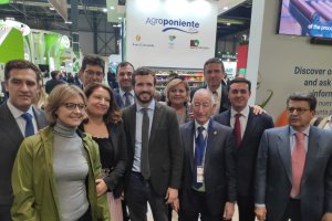 Autoridades visitaron el stand.