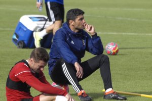 Pedro Emanuel pensativo en el Anexo.