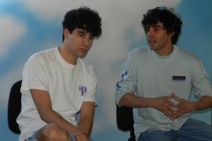 Javier Calvo y Javier Ambrossi, en El Ejido durante la presentación de \'La llamada\'.