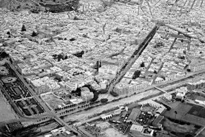 La Rambla la mañana del 11 de septiembre de 1951, casi desbordándose.
