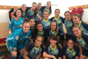 Las almerienses posan tras la victoria.