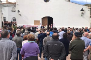Concentración de los vecinos de Alcóntar.
