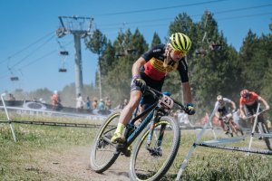 Una luchadora camino del podio.