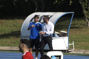 Pedro Emanuel hablando con Mohamed El Assy.