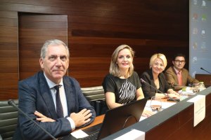 El director general de Ordenación, ha asisitido a la reunión con las delegadas Maribel Sánchez y Eloísa Cabrera.