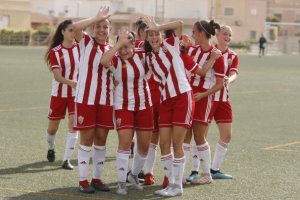 Las jugadoras almerienses celebrando una nueva victoria.