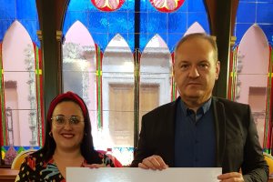 La edil de Igualdad y el alcalde cuevano en la presentación de los actos.