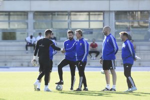 El cuerpo técnico del Almería en su primer entrenamiento.