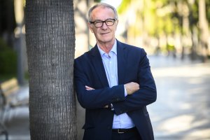 José Guirao posa para Juan Sánchez en la Rambla de Almería, antes de la entrevista.