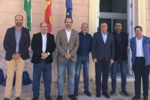 Los alcaldes tras la constitución de la asociación.