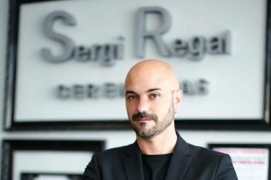 El diseñador almeriense Sergi Regal.