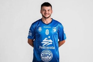El jugador almeriense con la camiseta del Peníscola.