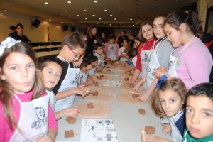 Fines tiene una larga tradición alfarera que la Feria pretende rescatar.