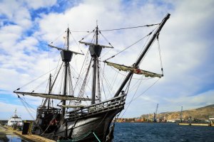 La Nao Victoria vuelve al Puerto de Almería.