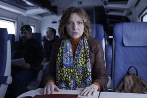 Pilar Castro en un fotograma de ‘Ventajas de viajar en tren’, ópera prima de Aritz Moreno. (Foto: Filmax)