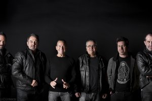 La banda de rock Apache presenta su nueva propuesta en Roquetas.