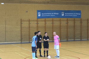Los capitanes en el sorteo de campos.