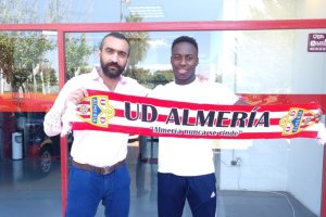 Appiah con Mohamed El Assy el día que fichó.