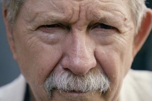 Jim Haynes, en la imagen del póster del documental.