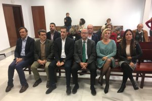 Los diputados y senadores que acudieron ayer al acto.