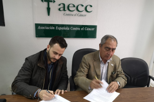 Momento de la firma del convenio.