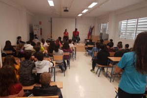 Los maestros del baloncesto impartiendo clases.