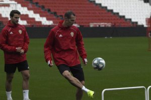 Petrovic entrenando con normalidad este viernes.