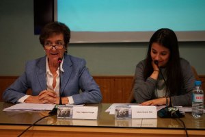 Las expertas ofreciendo sus puntos de vista a todos los asistentes