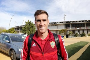 Fernando posó para LA VOZ DE ALMERÍA antes de marcharse a casa.