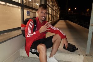 Enri después de marcarle cuatro goles al Porcuna.