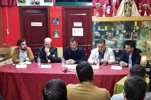 Tertulia sobre periodismo y Semana Santa.