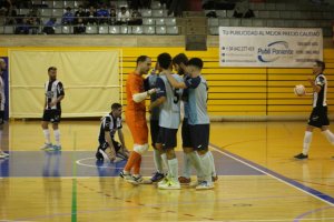Los jugadores celestes celebrando un gol.