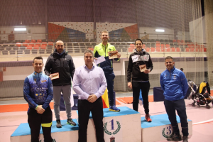 El alcalde de Viator con los vencedores.