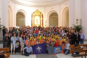 Foto de familia de los asistentes a la conmemoración del 25 aniversario.