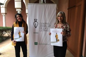 La consejera (a la derecha), junto a la directora del CAL.