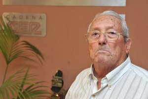 El Tito Pedro en una de sus visitas a la redacción de LA VOZ.