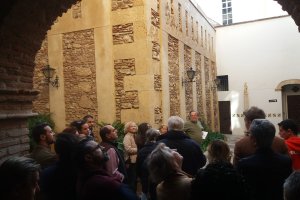 El compás del convento de las Puras, uno de los rincones menos conocidos de la ciudad, en la visita de ayer.