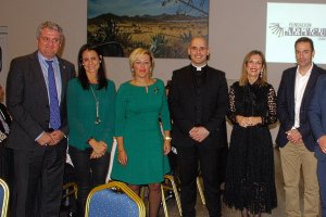 Representantes institucionales asistieron al acto del aniversario de la Fundación Artcupa.