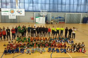 La gran familia del fútbol bebé en El Toyo.