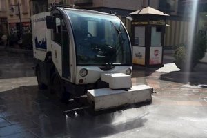 La acera estaba llena de \"gran cantidad de agua y jabón\".