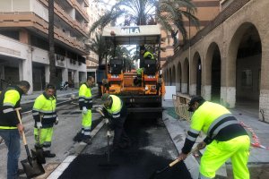 Asfaltado de la calle Artés de Arcos en el día de ayer