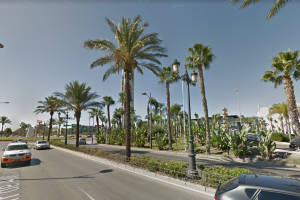 Imagen de las farolas situadas en la Carretera de Alicún en el municipio de Roquetas de Mar.