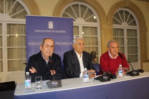 José Antonio López Alemán, el cantaor Calixto Sánchez y Antonio Zapata Roldán.