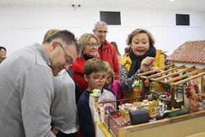 Inauguración de la exposición de casas de muñecas en la Plaza de San Pedro.