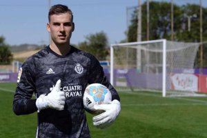 Lunin pertenece al Real Madrid y está cedido en el Valladolid.